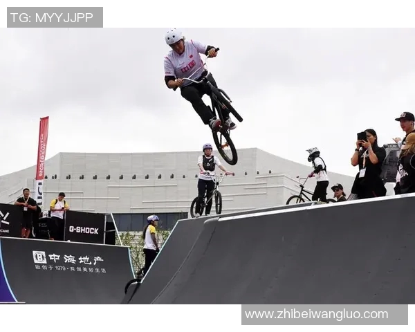 上海极限运动队的区域防守策略与热点分析探讨