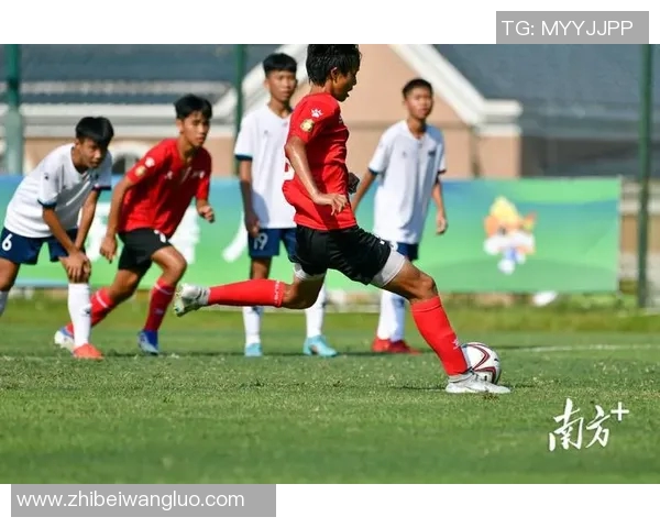 重庆足球队盯防策略分析与比赛表现的得失探讨